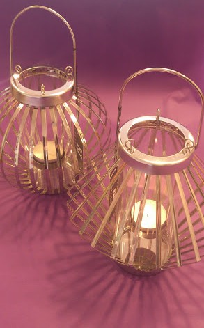 These stylish tealight holders by Danish KJ Collection is making beautiful shadows when lit up. 