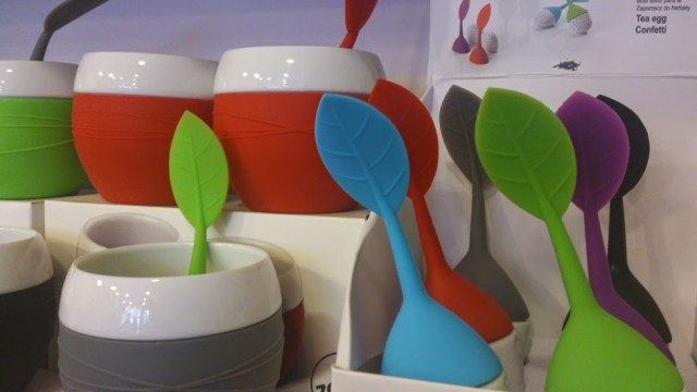 Tea mugs and tea infusers by Danish Zone, happy and functional 