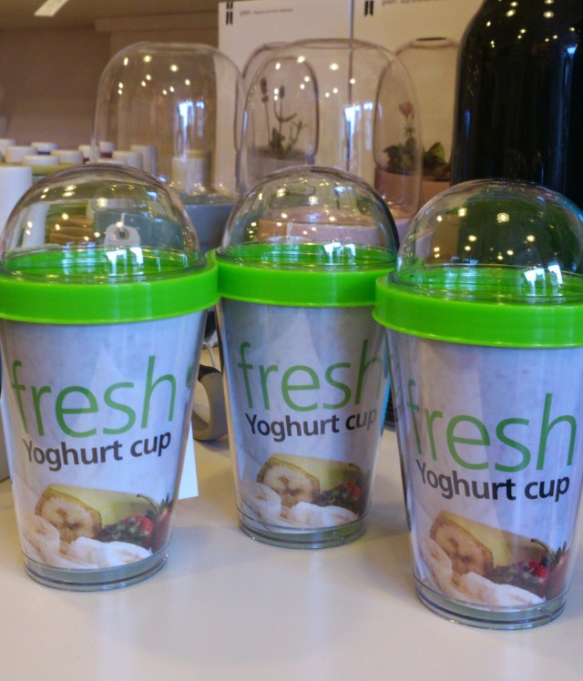 By Sagaform, make your own yoghurt cup on the go. Yoghurt and the your choice of topping. Brilliant 