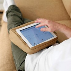 ipad_pillow_for_surfing_with_comfort.jpg